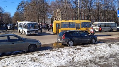 "Хочемо захистити своїх дітей". Як відбувається евакуація із Сум 15 березня "Хочемо захистити своїх дітей". Як відбувається евакуація із Сум 15 березня