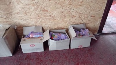 Вітання від святого Миколая: сумські благодійники відвезли подарунки дітям із Великої Писарівки Вітання від святого Миколая: сумські благодійники відвезли подарунки дітям із Великої Писарівки
