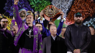 Усик і Ф'юрі, суперники за реваншем перед боєм 21 грудня за чемпіонство світу в гевівейті.