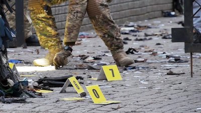 Місце теракту біля будівлі ТЦК у Кам'янці-Подільському