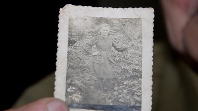 "Це фото зроблене під час зустрічі з упівцями у лісі, коли я принесла обід", - розповідає Людмила Сліпа "Це фото зроблене під час зустрічі з упівцями у лісі, коли я принесла обід", - розповідає Людмила Сліпа