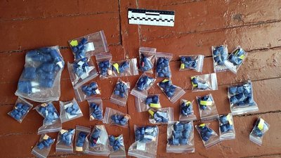 На Хмельниччині знайшли наркотики на суму приблизно чотири мільйони гривень На Хмельниччині знайшли наркотики на суму приблизно чотири мільйони гривень