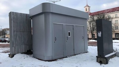 Модульний блок туалету біля драмтеатру у Чернігові. 8 лютого 2019 року Модульний блок туалету біля драмтеатру у Чернігові. 8 лютого 2019 року
