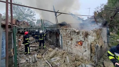 У Миколаєві російські війська поцілили у житловий будинок У Миколаєві російські війська поцілили у житловий будинок