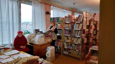 "Про піонерів уже не читають": сільські бібліотеки на Черкащині отримують нові книги