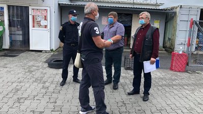 Магазини, ринки та кафе інспектували на Закарпатті на дотримання санітарних норм