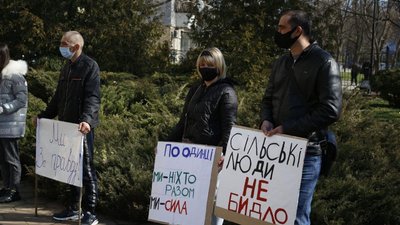 Справа фотографа Нікіфорова. Родичі загиблого влаштували акцію під судом Справа фотографа Нікіфорова. Родичі загиблого влаштували акцію під судом