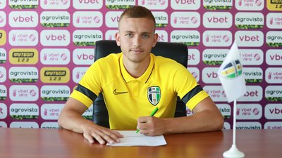 Футбольні клуби з Кіровоградщини підписали п’ятьох новачків Футбольні клуби з Кіровоградщини підписали п’ятьох новачків