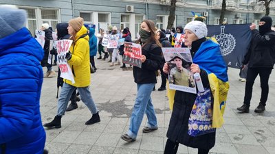 "Полон вбиває!": у Житомирі відбулася акція на підтримку полонених і зниклих безвісти "Полон вбиває!": у Житомирі відбулася акція на підтримку полонених і зниклих безвісти