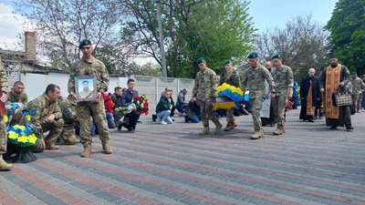У Черкасах попрощалися з воїном, який загинув в боях за Попасну
