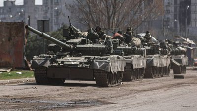 Техніка російських військових просувається повз Маріуполь — радник мера