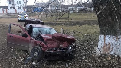 В Одеській області зіткнулись швидка та легкове авто, водій швидкої загинув В Одеській області зіткнулись швидка та легкове авто, водій швидкої загинув
