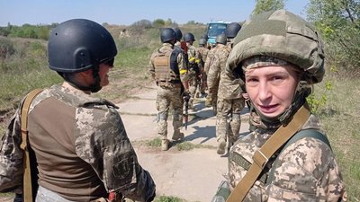 "Люди підуть воювати за Україну тоді, коли побачать, що вони є цінністю", — захисниця з Волині Майя Москвич "Люди підуть воювати за Україну тоді, коли побачать, що вони є цінністю", — захисниця з Волині Майя Москвич