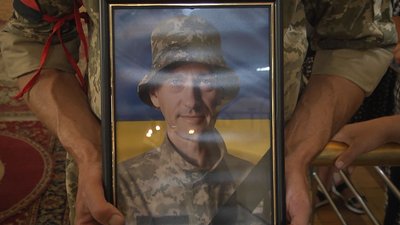 Лучани попрощалися з загиблими бійцями Сергієм Семенюком та Олександром Цвидом Лучани попрощалися з загиблими бійцями Сергієм Семенюком та Олександром Цвидом