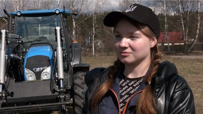 Як пів сотні дівчат на Волині навчаються на трактористок Як пів сотні дівчат на Волині навчаються на трактористок