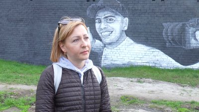 У Миколаєві відкрили мурал пам'яті фотографа Дениса Сісіна У Миколаєві відкрили мурал пам'яті фотографа Дениса Сісіна
