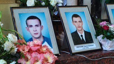 Справа — Сергій Притуляк Справа — Сергій Притуляк