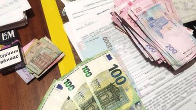 "Ваш родич у лікарні": на Рівненщині викрили афериста, який обікрав пенсіонера "Ваш родич у лікарні": на Рівненщині викрили афериста, який обікрав пенсіонера