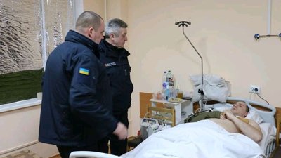 "Маємо надію, що за місяць будуть у футбол грати": у якому стані поранені харківські рятувальники "Маємо надію, що за місяць будуть у футбол грати": у якому стані поранені харківські рятувальники
