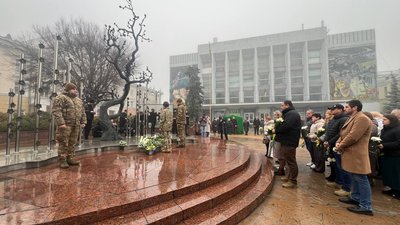 Покладання квітів, Герої Небесної Сотні, День гідності та свободи