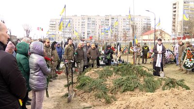 У Житомирі попрощалися з двома десантниками – Артемом Пастовенським і Максимом Богдановичем У Житомирі попрощалися з двома десантниками – Артемом Пастовенським і Максимом Богдановичем
