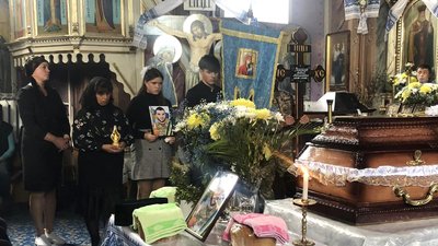На Закарпатті попрощалися з полеглим захисником Андрієм Волощуком На Закарпатті попрощалися з полеглим захисником Андрієм Волощуком