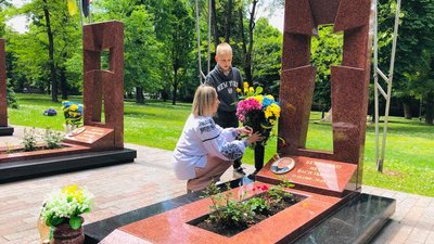 В Івано-Франківську вшанували поліцейських, які загинули поблизу гори Карачун у 2014