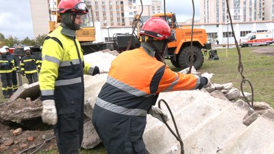 Розбирали зруйновані будівлі, витягувати людей з-під завалів: черкаські рятувальники пройшли навчання Розбирали зруйновані будівлі, витягувати людей з-під завалів: черкаські рятувальники пройшли навчання