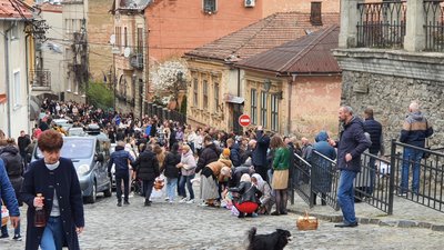 4 тисячі великодніх кошиків освятили біля греко-католицького собору в Ужгороді