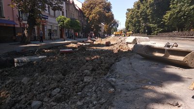 Бригада зі Львова ремонтує площу Петефі в Ужгороді: скільки коштує останній етап робіт Бригада зі Львова ремонтує площу Петефі в Ужгороді: скільки коштує останній етап робіт
