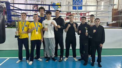 Без світла та під постійними обстрілами. Як тренуються діти-кікбоксери у прифронтовому Павлограді на Дніпропетровщині