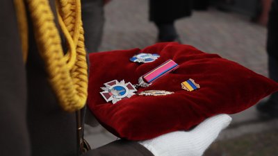 У Бовшеві на Франківщині попрощалися з полеглим Героєм України Дмитром Коцюбайлом на позивний Да Вінчі У Бовшеві на Франківщині попрощалися з полеглим Героєм України Дмитром Коцюбайлом на позивний Да Вінчі
