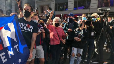 "Трампа більше немає!". У США тисячі людей виходять на площі на підтримку Байдена