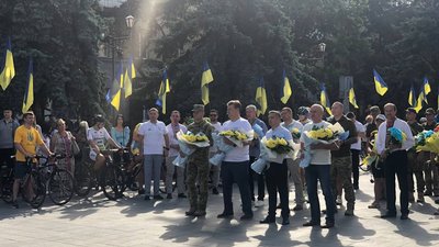 У Житомирі вшанували пам'ять захисників, які віддали своє життя за Україну У Житомирі вшанували пам'ять захисників, які віддали своє життя за Україну