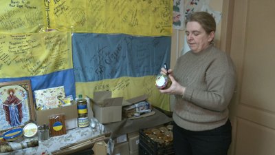 Волонтерки з села на Черкащині допомагають фронту Волонтерки з села на Черкащині допомагають фронту