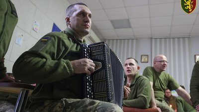 Бійці 24 бригади, яка боронить Бахмут, показали як святкували Різдво Бійці 24 бригади, яка боронить Бахмут, показали як святкували Різдво