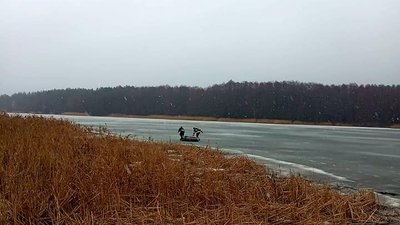 На Житомирщині загинули двоє рибалок – провалилися під кригу На Житомирщині загинули двоє рибалок – провалилися під кригу