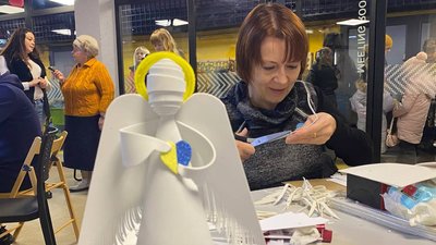 У Вінниці виготовляють янголів до річниці Революції Гідності У Вінниці виготовляють янголів до річниці Революції Гідності
