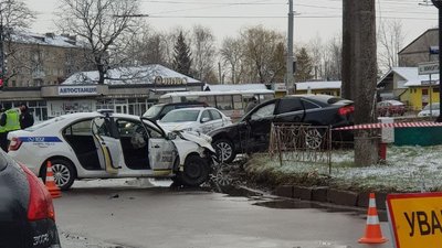 ДТП у Франківську. Audi не пропустила авто патрульних