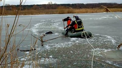 На Житомирщині загинули двоє рибалок – провалилися під кригу На Житомирщині загинули двоє рибалок – провалилися під кригу