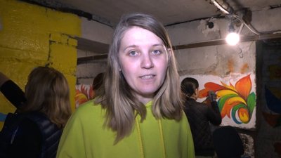 Діти разом із батьками розмалюють сховище у підвалі одного з житлових будинків Житомира Діти разом із батьками розмалюють сховище у підвалі одного з житлових будинків Житомира