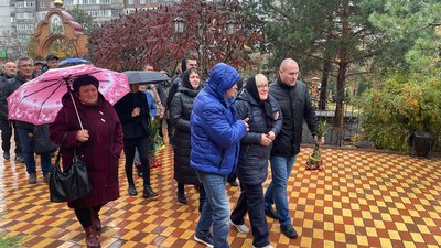 У Сумах поховали бойового медика Максима Івченка У Сумах поховали бойового медика Максима Івченка
