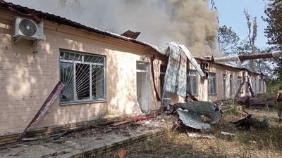 Зруйновані лікарня та житлові будинки. Російські війська 24 рази били по Донеччині Зруйновані лікарня та житлові будинки. Російські війська 24 рази били по Донеччині