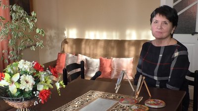На зрізах дерев малює ужгородка Тетяна Маркович
