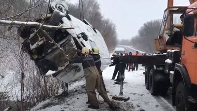 ДТП на Черкащині: автомобіль злетів у кювет
