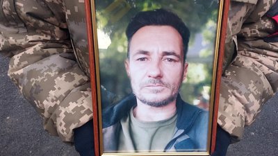 У Сумах попрощалися з військовим Віталієм Петренком, який загинув на Донеччині