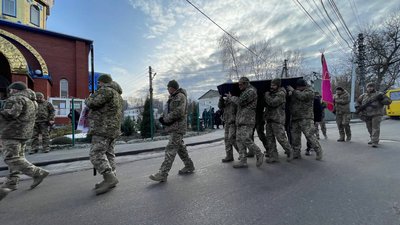 "Таких людей одиниці". У Сумах поховали захисника Ігоря Лободюка "Таких людей одиниці". У Сумах поховали захисника Ігоря Лободюка