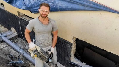"Це — дуже болюча передача". Матері полеглого воїна Василя Стефанишина передали речі з місця загибелі сина "Це — дуже болюча передача". Матері полеглого воїна Василя Стефанишина передали речі з місця загибелі сина