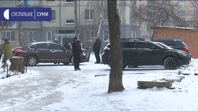У Сумах жителі багатоповерхівок хочуть обмежити в'їзд приватних автомобілів у двір