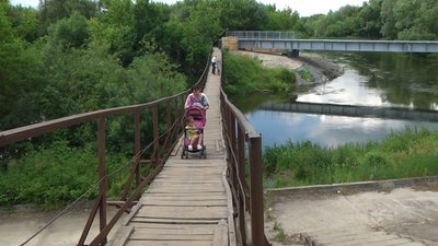 Це старий міст, яким вимушені користуватись місцеві мешканці та власники присадибних ділянок Це старий міст, яким вимушені користуватись місцеві мешканці та власники присадибних ділянок